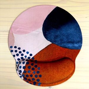 Mouse pad with wrist rest